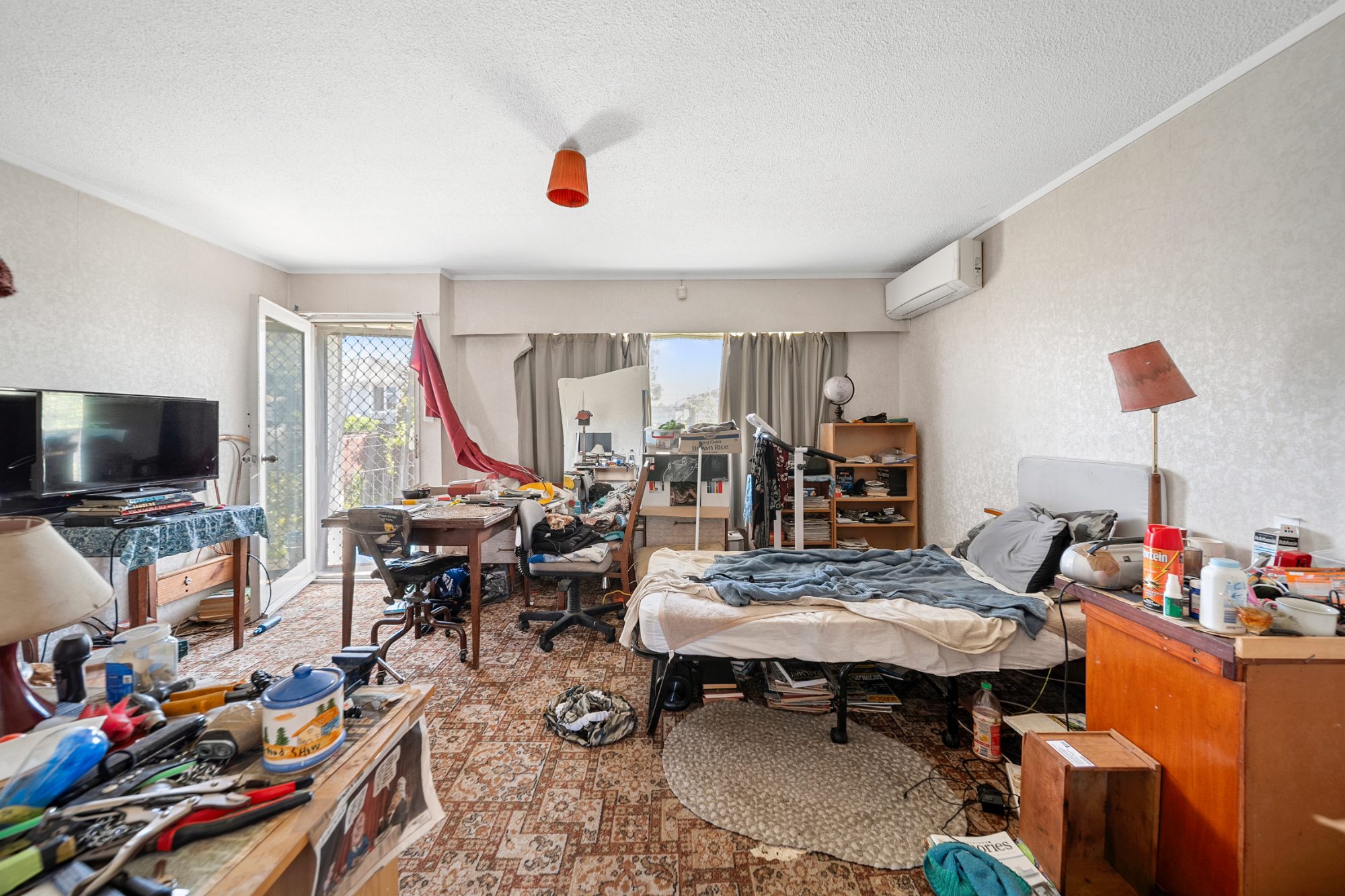 Lounge before virtual renovation